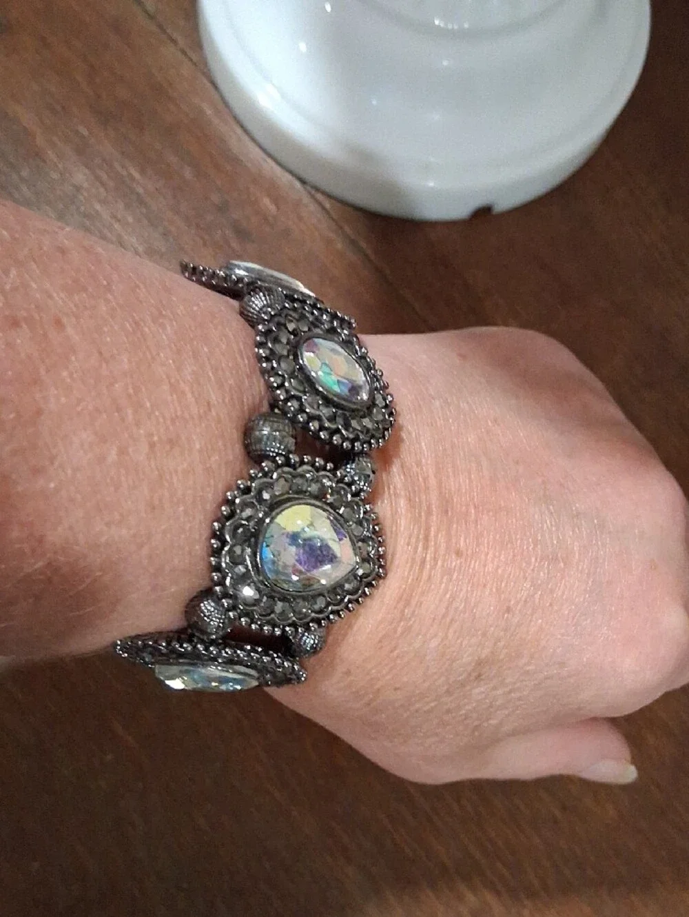 Iridescent Teardrop Stretch Bracelet in Silver-Tone